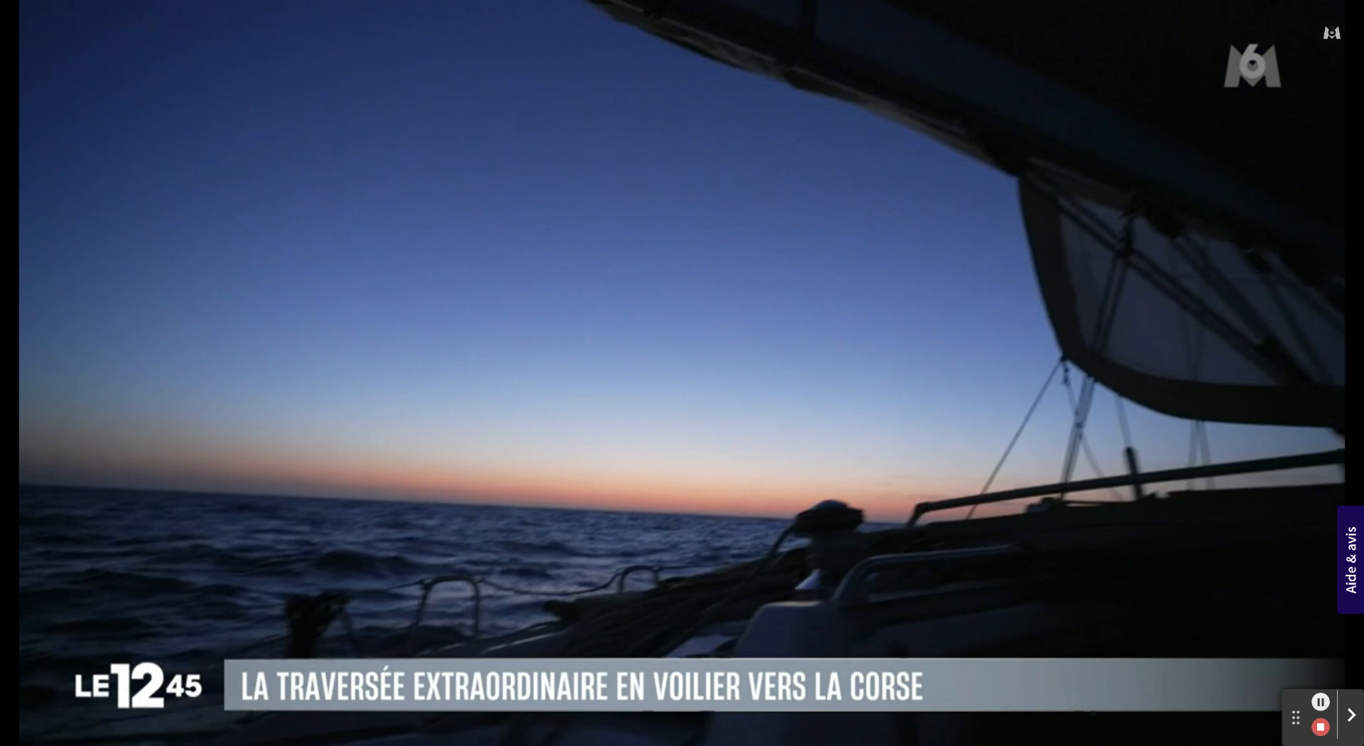 Dîner à bord pendant la nuit